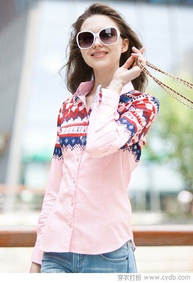 秋季流行元素：铆钉与印花