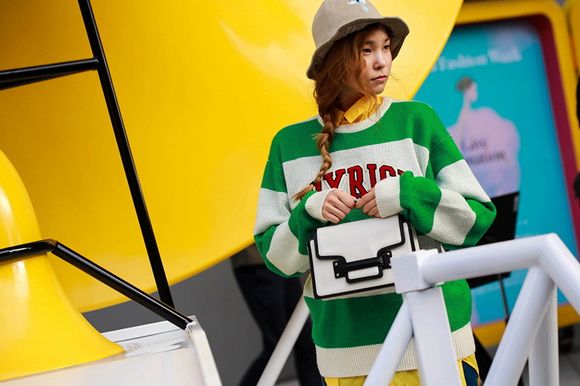 首尔时装周场外街拍 感受亚洲破格时尚风